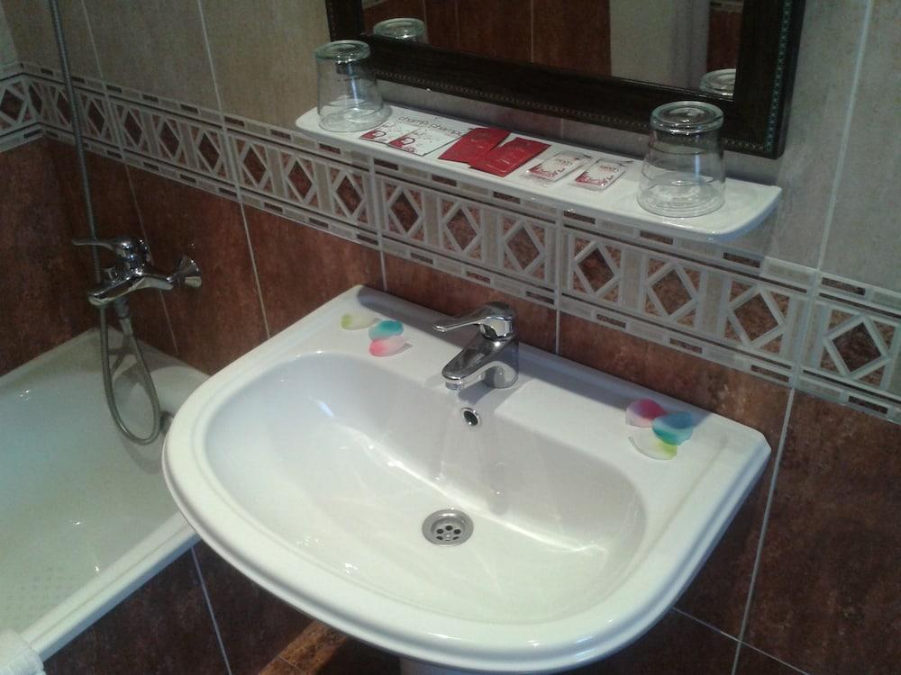 לאנס Hotel Alonso מראה חיצוני תמונה